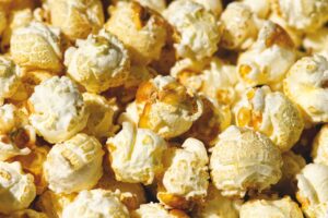 Lees meer over het artikel Waarom een popcornmachine huren? Popcorn is leuk voor?